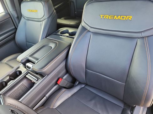Used 2025 Ford Expedition Tremor AWD/4WD image 11