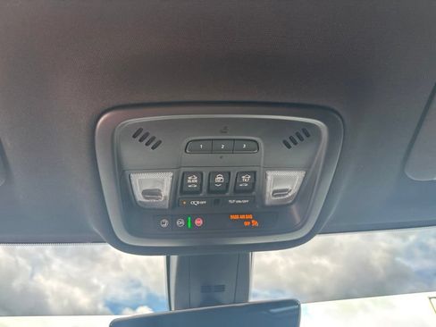 Used 2023 Chevrolet Traverse RS AWD/4WD image 49