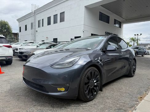 Used 2022 Tesla Model Y Performance AWD/4WD image 3