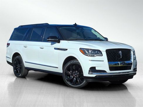 Used 2022 Lincoln Navigator L Black Label image 1