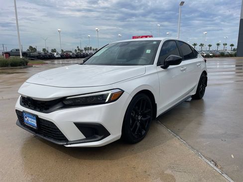 Used 2024 Honda Civic Sport image 3
