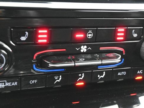 Used 2025 Jeep Grand Cherokee Altitude RWD image 39