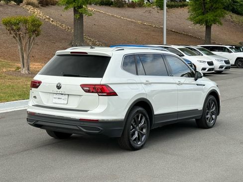 Used 2023 Volkswagen Tiguan SE FWD image 5