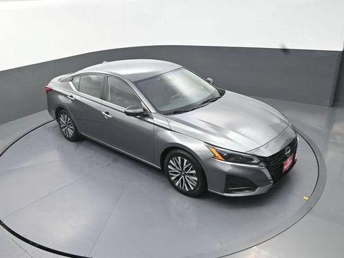 Used 2024 Nissan Altima 2.5 SV FWD image 22