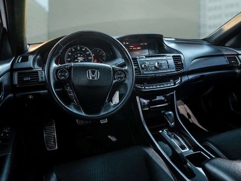 Used 2017 Honda Accord Sport image 4