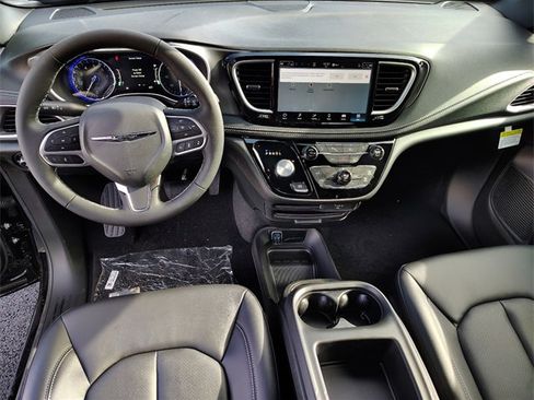 New 2026 Chrysler Pacifica Select image 14