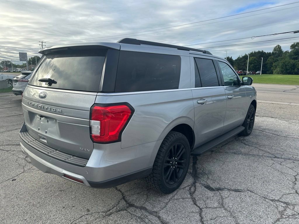 Used 2024 Ford Expedition Max XLT AWD/4WD image 3