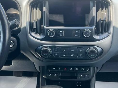 Used 2020 Chevrolet Colorado Z71 AWD/4WD image 17