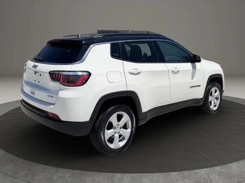 Used 2018 Jeep Compass Latitude w/ Cold Weather Group AWD/4WD image 6