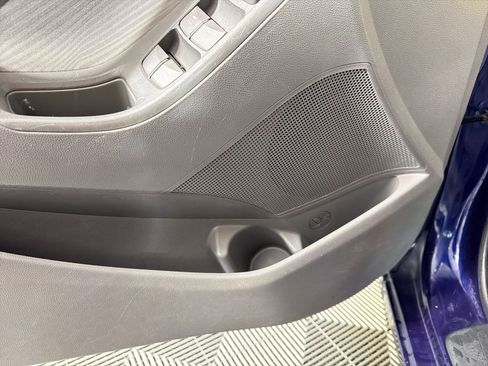 Used 2013 Hyundai Elantra GLS w/ Preferred Pkg image 21