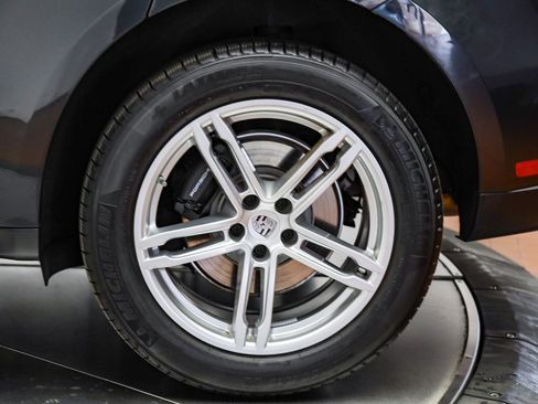 Used 2025 Porsche Macan image 14