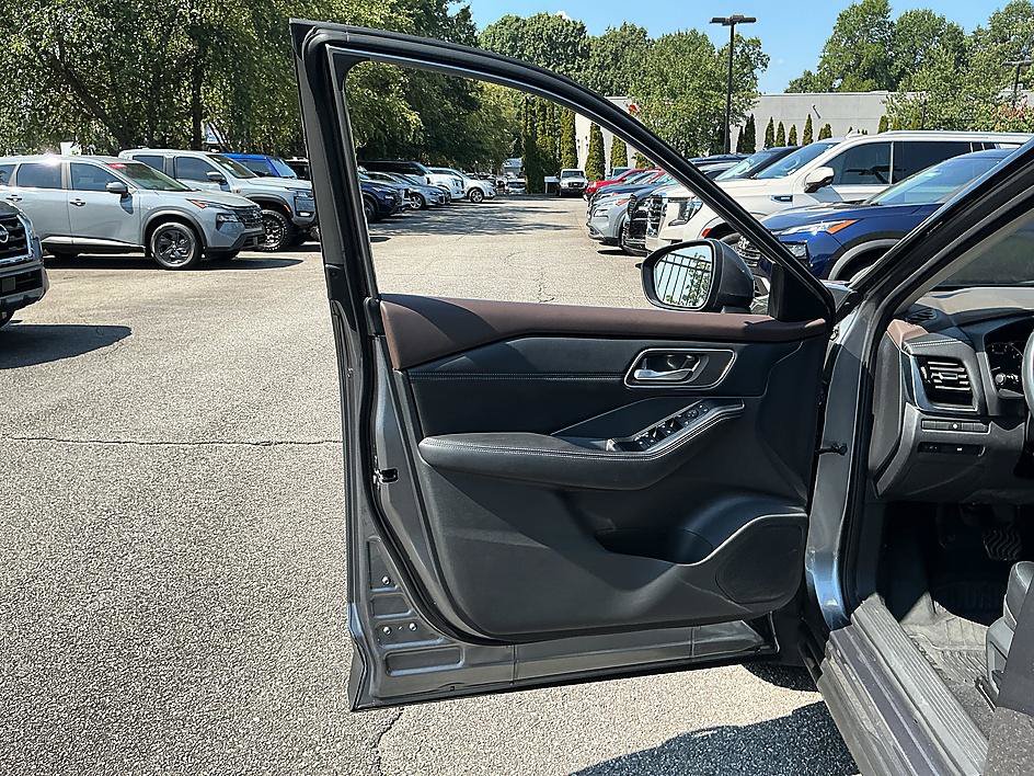 Certified 2021 Nissan Rogue SV w/ Premium Package FWD image 11