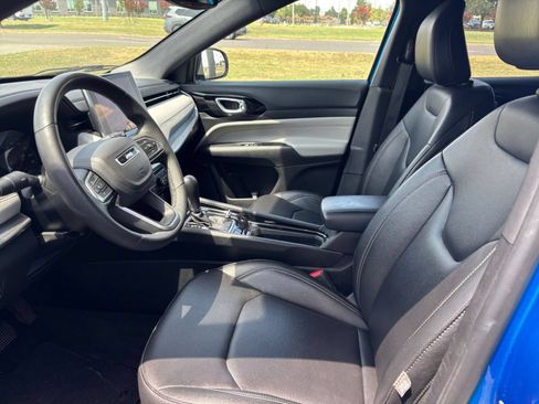Used 2025 Jeep Compass Limited AWD/4WD image 27
