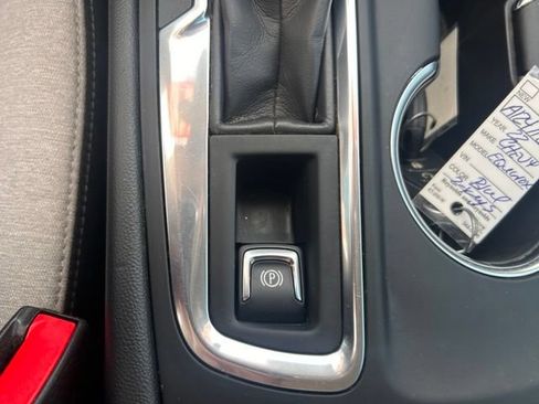 Used 2022 Chevrolet Equinox LS AWD/4WD image 28