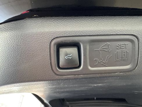 Used 2022 Ford Expedition Limited AWD/4WD image 12