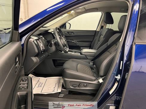 Used 2025 Nissan Pathfinder SV FWD image 30