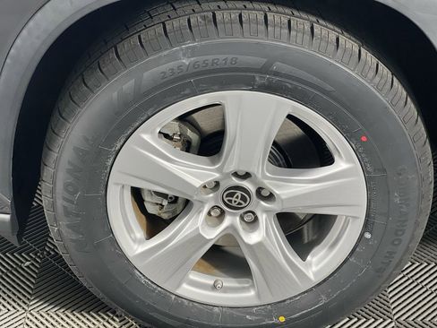 Used 2023 Toyota Highlander LE image 13