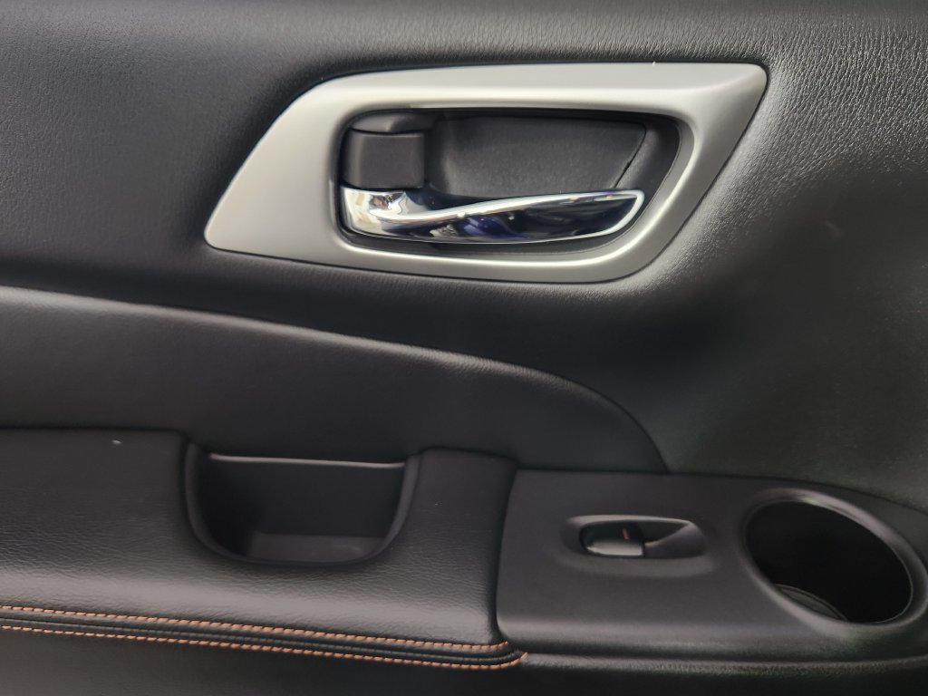 Used 2019 Nissan Pathfinder SL w/ Rock Creek Edition FWD image 17
