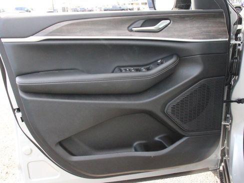 New 2026 Jeep Grand Cherokee Altitude AWD/4WD image 6
