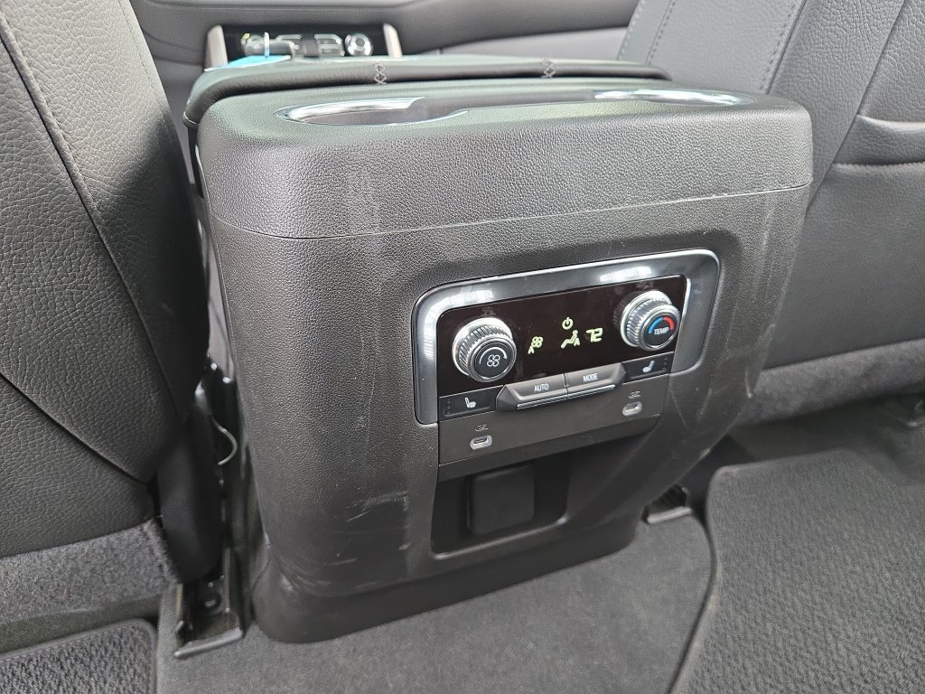 Used 2022 GMC Yukon XL Denali AWD/4WD image 28