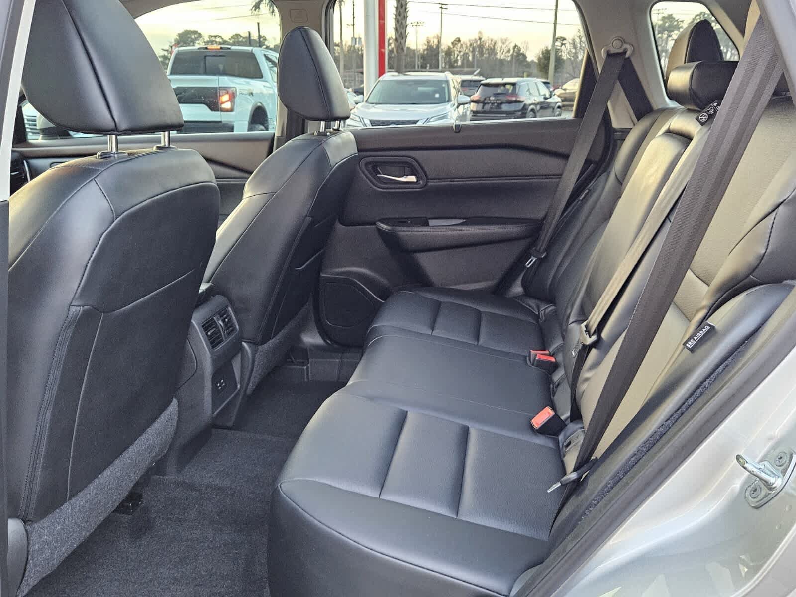 Used 2023 Nissan Rogue SV w/ SV Premium Package FWD image 4