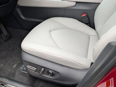 New 2026 Toyota Grand Highlander Platinum image 4