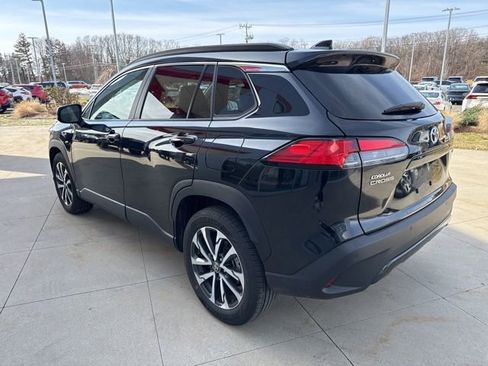 Used 2025 Toyota Corolla Cross XLE image 5