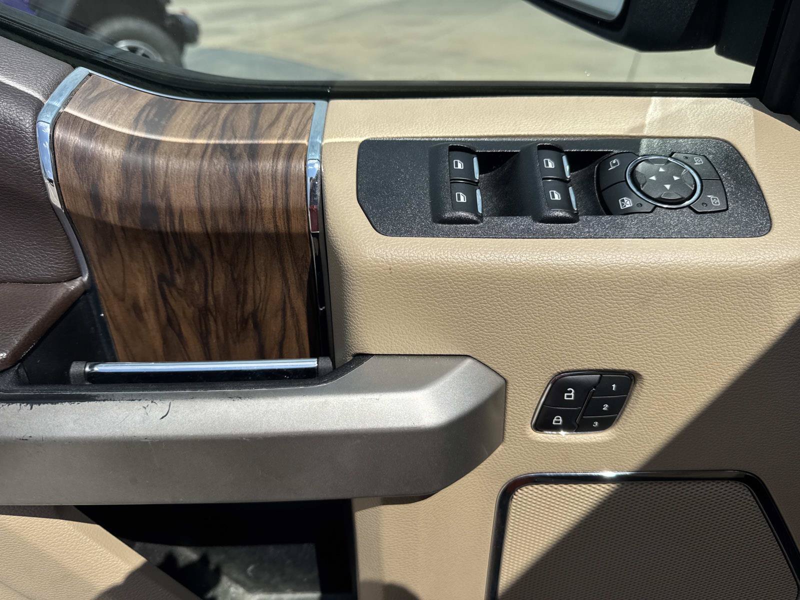 Used 2019 Ford F150 Lariat w/ Equipment Group 502A Luxury AWD/4WD image 20