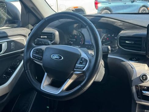 Used 2021 Ford Explorer XLT w/ Equipment Group 202A AWD/4WD image 11