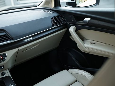 Used 2025 Audi Q5 2.0T Premium Plus w/ Premium Plus Package image 28