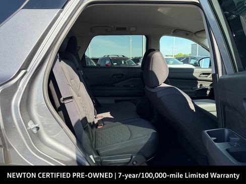 Used 2025 Nissan Pathfinder S FWD image 22