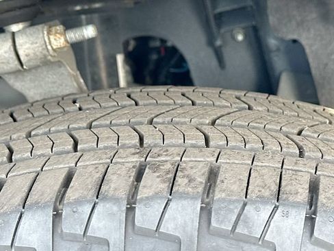 Used 2025 Jeep Grand Cherokee Altitude RWD image 34