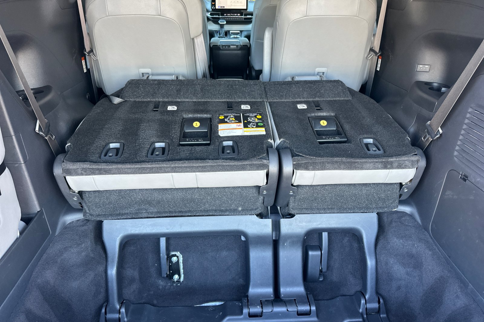 Certified 2025 Toyota Sienna XLE FWD image 19