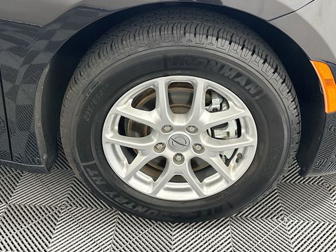 Used 2023 Chrysler Pacifica Touring-L image 11