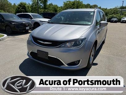 Used 2017 Chrysler Pacifica Touring-L w/ Tire & Wheel Group