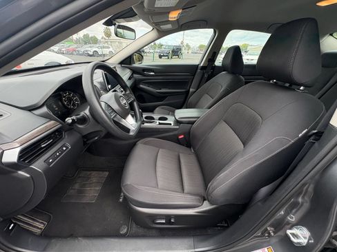 Used 2025 Nissan Altima 2.5 SV FWD image 27
