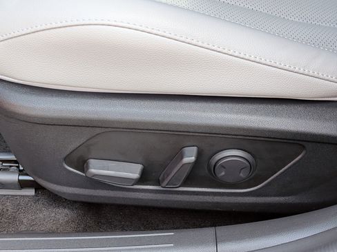 Used 2024 Hyundai Elantra Limited FWD image 21