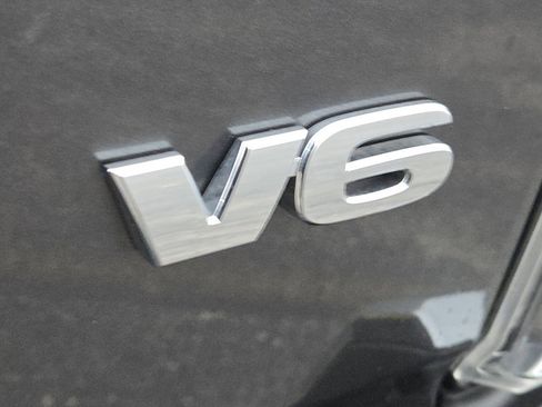 Used 2017 Toyota Tacoma Limited image 29