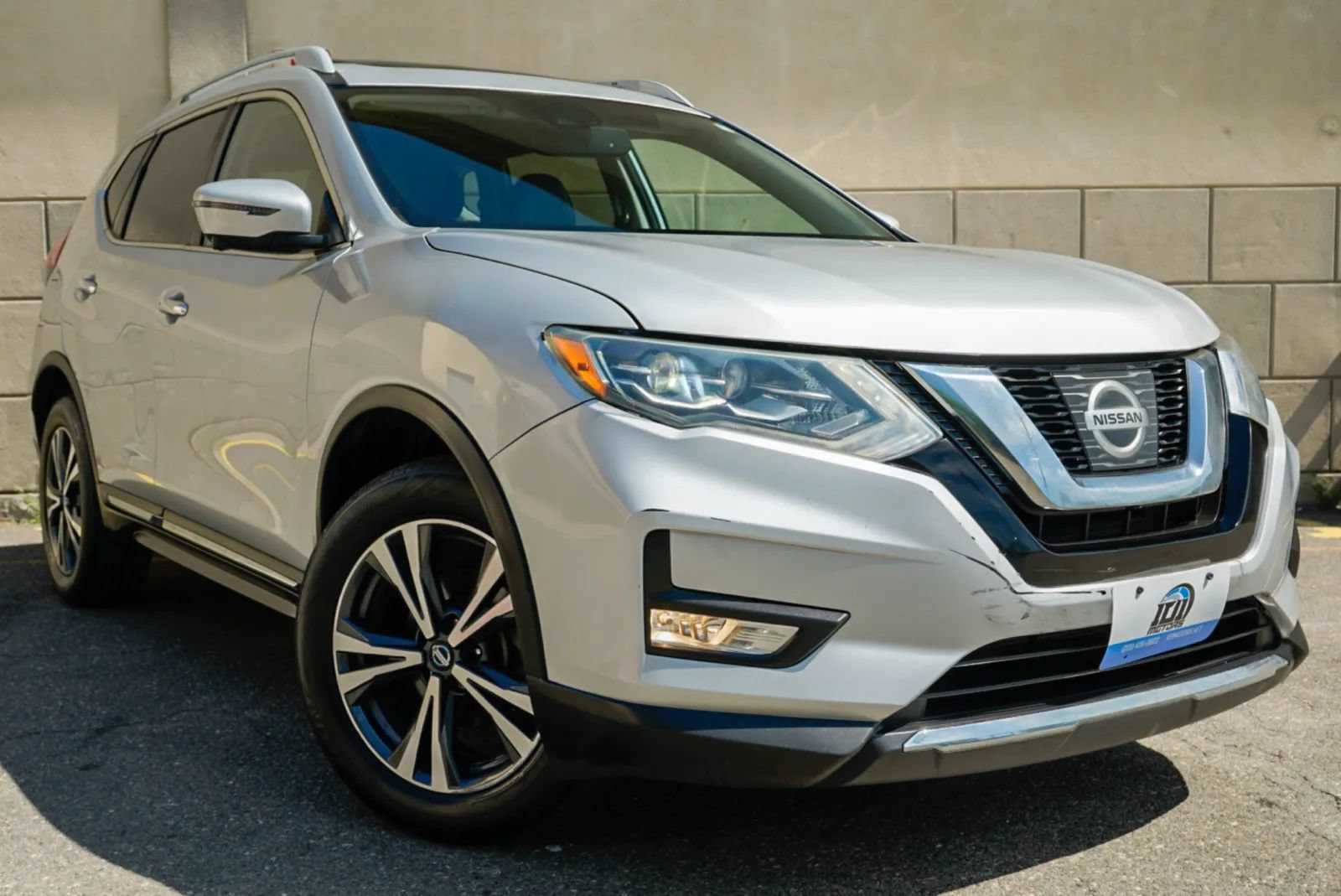 Used 2017 Nissan Rogue SL w/ SL Premium Package AWD/4WD image 3