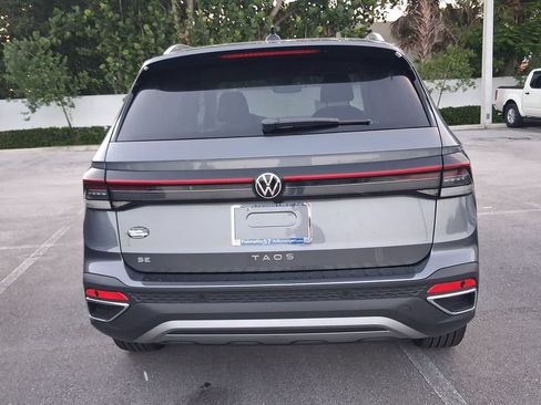 New 2026 Volkswagen Taos SE FWD image 4