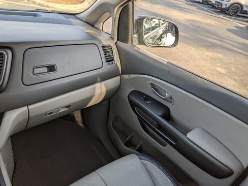 Certified 2018 Kia Sedona LX w/ LX Essentials Premium Package image 13