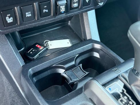 Used 2019 Toyota Tacoma TRD Off-Road image 24