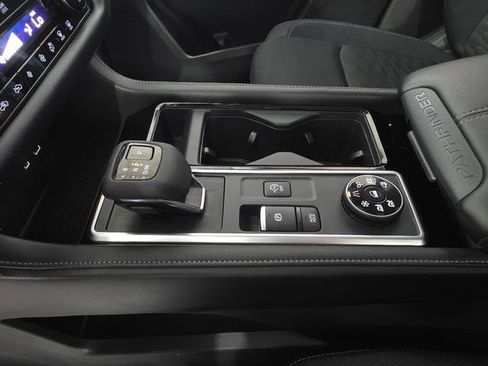 Used 2025 Nissan Pathfinder SV image 21