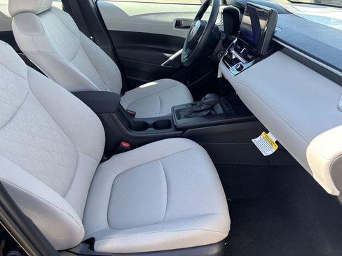 Used 2026 Toyota Corolla Cross L image 11