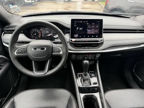 Used 2024 Jeep Compass Latitude AWD/4WD image 15