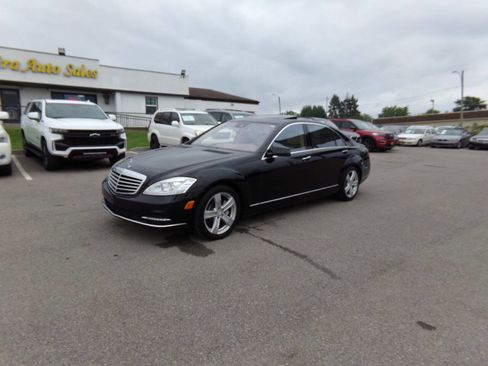 Used 2011 Mercedes-Benz S 550 4MATIC image 2