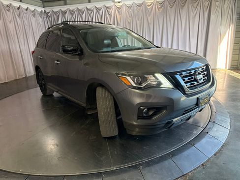 Used 2018 Nissan Pathfinder SL w/ Midnight Edition Package FWD image 3