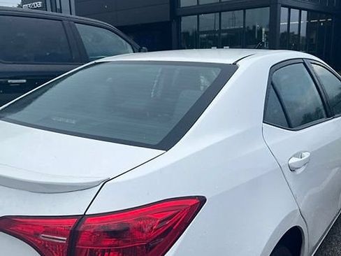 Used 2018 Toyota Corolla SE FWD image 22