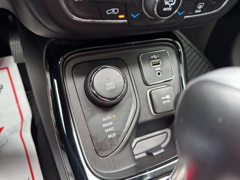 Used 2019 Jeep Compass Latitude AWD/4WD image 24