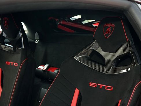 Used 2023 Lamborghini Huracan STO image 31